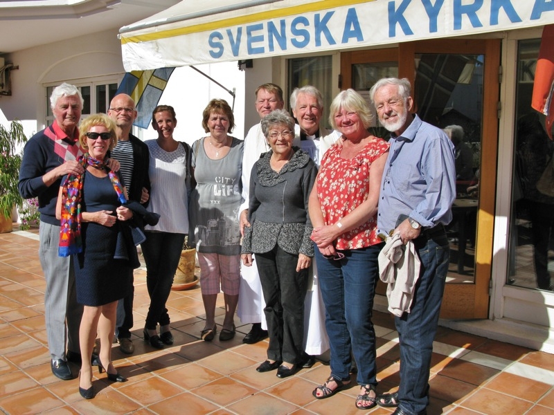 Fem prästpar. Från vänster Lars och Civ Palmgren, Mikael och Karin Jönsson, Karin och Arne Söderbäck, Gun och Tommy Svensson samt Monika och Tommy Qvennerberg. Foto: Carin Simon